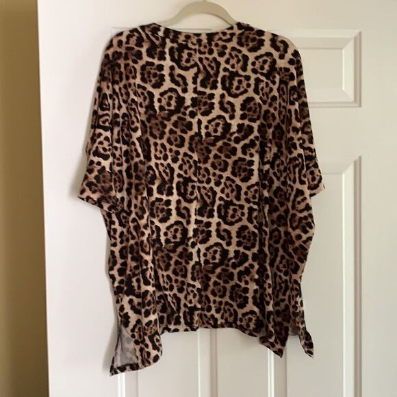 Rae Mode Size small oversized animal print top - Picture 2 of 6